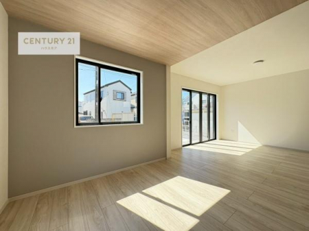 ���r���O�@�D�����z���܂肪���r���O����ł���ċ��S�n�̗ǂ���Ԃ����o���Ă���܂��I
���났�̎��Ԃ��߂����܂��I