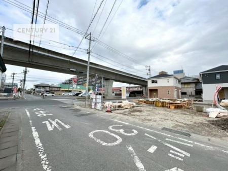 ���̑����n�@�O�ʓ��H��5.7���I�z����ǍD�ȗ��n�ł��B
�Ԍɓ��ꂪ���ȕ������S�ł��ˁB