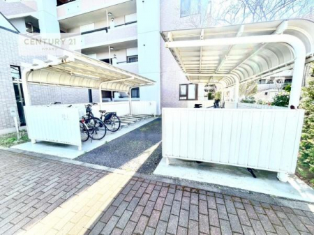 ���̑����p���@���֏ꊮ���ŁA���q���܂̎��]�Ԃ�ʋΗp�̎��]�Ԃ����S���Ēu���܂��B���Ƒ��ɂ����ꂵ���֗��Ȑݔ��ł��B
�󂫏󋵂����C�y�ɂ��₢���킹���������B