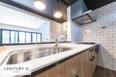 �L�b�`���@�l�C�̑Ζʎ��J�E���^�[�L�b�`���ŉƎ������A�b�v�I
�z�V���X���[�Y�ɂł��鑼�A������Ƃ������[�X�y�[�X�Ƃ��Ă����p���邱�Ƃ��ł��܂��B���������Ă��I�V�����ł��ˁI