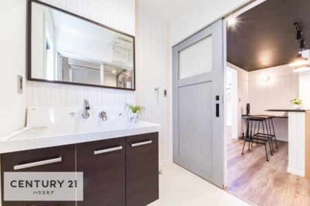 ���ʑ�E���ʏ��@�����d���̎�w�Ɋ����������W���݌v�ł��B
�L�b�`���A���ʁA�������ꂩ���ɏW�������܂����B