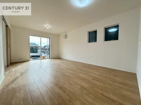 ���r���O�@�D�����z���܂肪���r���O����ł���ċ��S�n�̗ǂ���Ԃ����o���Ă���܂��I
���났�̎��Ԃ��߂����܂��I�y���n�̔��J�Ò��I�z