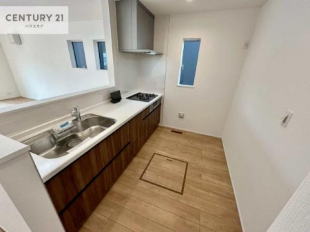 �L�b�`���@��l�C�̑Ζʎ��V�X�e���L�b�`�����̗p���Ă��܂��I���Ƒ��̃R�~���j�P�[�V���������R�Ƒ�����݌v�ł��B
���q�l�ɂ��ڂ��͂��̂Ŋ������ł��ˁB�L�X�g���ĉ��K�ɍ�Ƃ��i�݂܂��B�y���n�̔��J�Ò��I�z