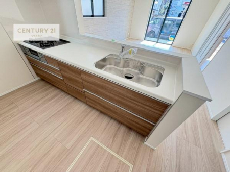 �L�b�`���@��l�C�̑Ζʎ��V�X�e���L�b�`�����̗p���Ă��܂��I���Ƒ��̃R�~���j�P�[�V���������R�Ƒ�����݌v�ł��B
���q�l�ɂ��ڂ��͂��̂Ŋ������ł��ˁI�L�X�g���ĉ��K�ō�Ƃ��i�݂܂��B