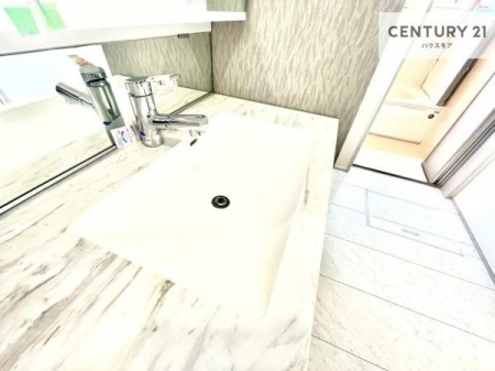 ���ʑ�E���ʏ��@�[�����ʑ�{�E���́A�������˂ɂ����̂ł�����ꂪ�y�X�I���������ۂĂ܂��I
�L���C�Ȑ��ʏ��Ŏ��������̃��`�x�[�V�������オ��܂��ˁI