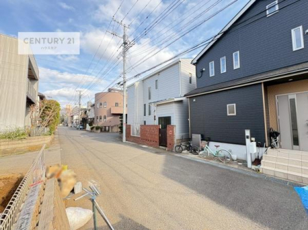 ���̑����n�@�O�ʓ��H6���I�z����ǍD�ȗ��n�ł��B
�Ԍɓ��ꂪ���ȕ������S�ł��ˁB