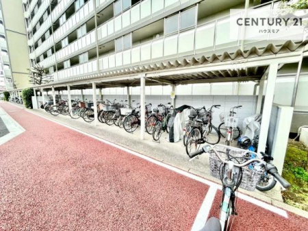 ���̑����p���@���֏ꊮ���ŁA���q���܂̎��]�Ԃ�ʋΗp�̎��]�Ԃ����S���Ēu���܂��B���Ƒ��ɂ����ꂵ���֗��Ȑݔ��ł��B
�󂫏󋵂����C�y�ɂ��₢���킹���������B