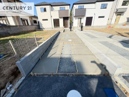 ���ԏ�@���ԃX�y�[�X��2�䕪����܂��I�Z�J���h�J�[�͂������A�o�C�N�⎩�]�ԂȂǂ��u���ꏊ�ɍ���܂���B