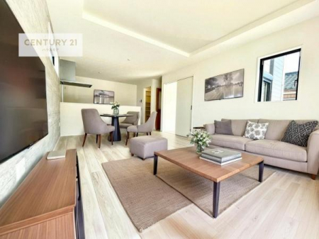 ���r���O�@�Ƌ��CG�p�[�X�ł��B�J�����̂���L�XLDK�I�\�t�@�[��_�C�j���O�e�[�u����u���Ă������ɂȂ�Ȃ��̂ŉ��K�ɉ߂����܂��I�R�~���j�P�[�V���������₷�����r���O�ł��I