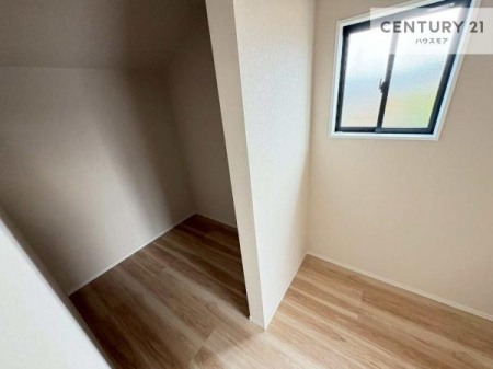 ���[�@�E�H�[�N�C���N���[�[�b�g�t���ł��B��������̂��m���Ȃǂ����[���Ă��������ł��ˁI���ɂ���@�������ȂǋG�ߕ��̑傫�ȉƓd�����[�ł��܂��B