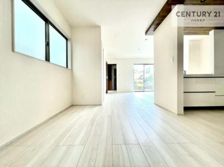 ���r���O�@�D�����z���܂肪���r���O����ł���ċ��S�n�̗ǂ���Ԃ����o���Ă���܂��I
���났�̎��Ԃ��߂����܂��I