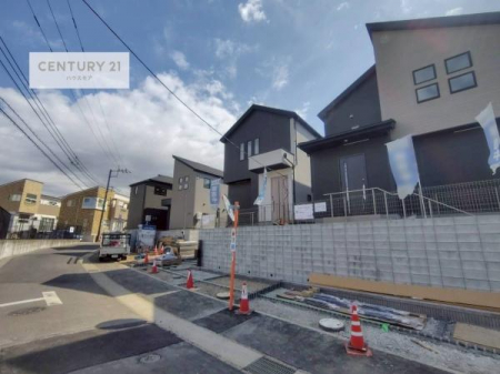 ���̑����n�@�O�ʓ��H��5.7���I�z����ǍD�ȗ��n�ł��B
�Ԍɓ��ꂪ���ȕ������S�ł��ˁB