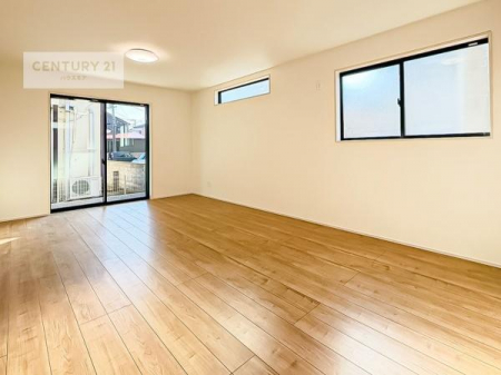 ���d�l�ʐ^(���r���O�j�@�傫�ȑ����炽���Ղ�̗z���������閾�邢���r���O�B�J�����̂��郊�r���O�ŉƑ��c���̂��났�̎��Ԃ��߂����܂��B(���d�l�j