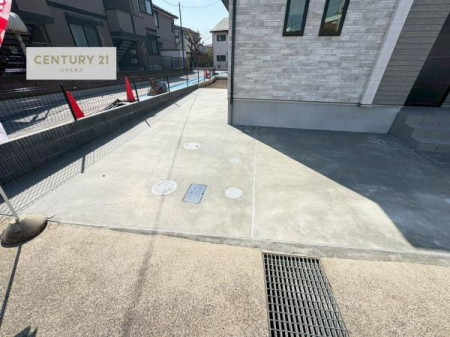 ���ԏ�@���ԃX�y�[�X��2�䕪����܂��I�Z�J���h�J�[�͂������A�o�C�N�⎩�]�ԂȂǂ��u���ꏊ�ɍ���܂���B