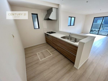 �L�b�`���@��l�C�̑Ζʎ��V�X�e���L�b�`�����̗p���Ă��܂��I���Ƒ��̃R�~���j�P�[�V���������R�Ƒ�����݌v�ł��B
���q�l�ɂ��ڂ��͂��̂Ŋ������ł��ˁI�L�X�g���ĉ��K�ō�Ƃ��i�݂܂��B