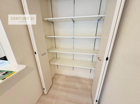 ���[�@����Ɗ��������r���O���[�B�Z��Ԃ���������g�����߂ɂ͕K�{�|�C���g�̎��[�X�y�[�X�ł���ˁB���񌻒n�ł��m�F���������I