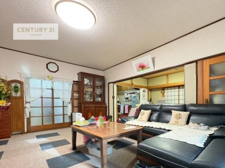 ���r���O�@��؂ȉƑ����W�܂邩�炱��LDK�ɂ͂�����肽���B
�q�����������C�ɏ΂��Ȃ��瑖�����Ă���p�����������u�L���Ƃɂ��ėǂ������v�Ǝv���u�Ԃł��B