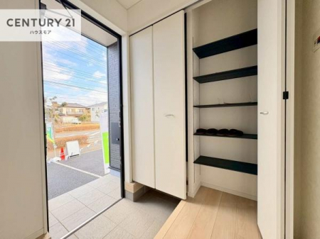 ���ց@�V���[�Y�{�b�N�X�t���Ȃ̂ŁA���ւ��Еt�����|�������₷���ł��I
�X�b�L���������ւŌ˂��J�����u�ԁA�������̂���S�n������Ԃ��o�}���Ă���܂��B
