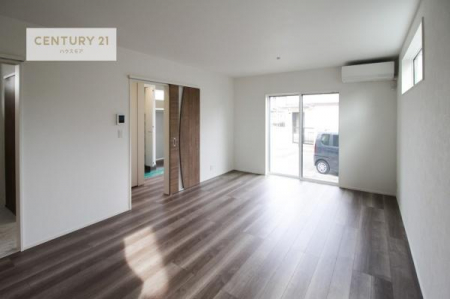 ���r���O�@�傫�ȑ�����͗z�������Ղ���荞�݁A���邳�Ɖ�����������鋏�S�n�̗ǂ���ԂŁA�����Ɖ߂��������Ȃ�悤�ȃ��r���O�Ɏd�オ���Ă��܂��I