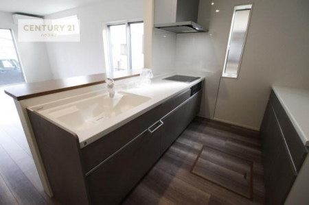 �L�b�`���@��l�C�̑Ζʎ��V�X�e���L�b�`�����̗p���Ă��܂��I���Ƒ��̃R�~���j�P�[�V���������R�Ƒ�����݌v�ł��B
���q�l�ɂ��ڂ��͂��̂Ŋ������ł��ˁB���[�͂�����܂��I