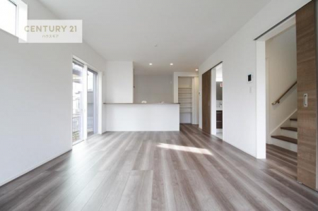 ���r���O�@��؂ȉƑ����W�܂邩�炱��LDK�ɂ͂�����肽���B
�q�����������C�ɏ΂��Ȃ��瑖�����Ă���p�����������u�L���Ƃɂ��ėǂ������v�Ǝv���u�Ԃł��B