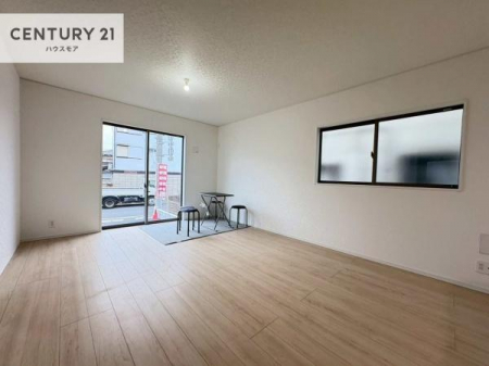 ���r���O�@�傫�ȑ����炽���Ղ�̗z���������閾�邢���r���O�B�J�����̂��郊�r���O�ŉƑ��c���̂��났�̎��Ԃ��߂����܂��I�����̂����w�\�ł��I���񌻒n�ŗz������Ȃǂ��̊����������܂��I