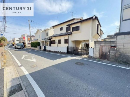 ���̑����n�@�O�ʓ��H��6.5m�A���邭�J�����̂��闧�n�ł��B
�Ԍɓ��ꂪ���ȕ������S�ł��ˁB