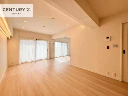 ���r���O�@�傫�ȑ����炽���Ղ�̗z���������閾�邢���r���O�B�J�����̂��郊�r���O�ŉƑ��c���̂��났�̎��Ԃ��߂����܂��I�����̂����w�\�ł��I���񌻒n�ŗz������Ȃǂ��̊����������܂��I