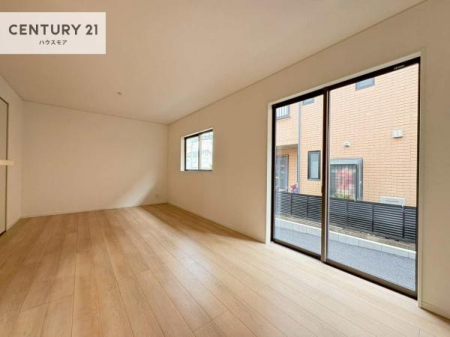 ���r���O�@�傫�ȑ����炽���Ղ�̗z���������閾�邢���r���O�B�J�����̂��郊�r���O�ŉƑ��c���̂��났�̎��Ԃ��߂����܂��I�����̂����w�\�ł��I���񌻒n�ŗz������Ȃǂ��̊����������܂��I