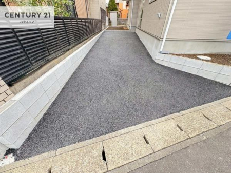 ���ԏ�@���ԃX�y�[�X��2�䕪����܂��I�Z�J���h�J�[�͂������A�o�C�N�⎩�]�ԂȂǂ��u���ꏊ�ɍ���܂���B