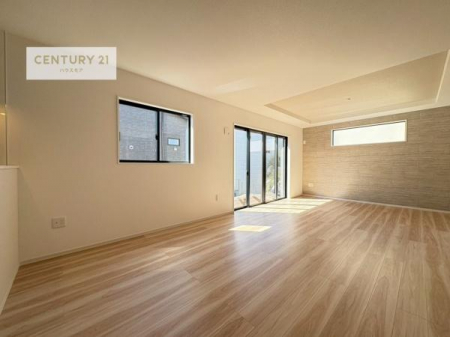 ���r���O�@�D�����z���܂肪���r���O����ł���ċ��S�n�̗ǂ���Ԃ����o���Ă���܂��I
���났�̎��Ԃ��߂����܂��I�y���n�̔���J�Ò��z