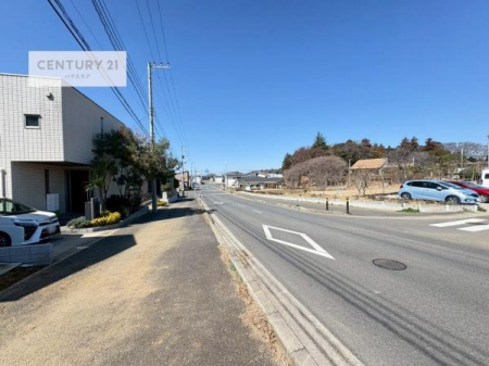 ���̑����n�@�O�ʓ��H��16���I�z����ǍD�ȗ��n�ł��B
�Ԍɓ��ꂪ���ȕ������S�ł��ˁB�y���n�̔���J�Ò��z