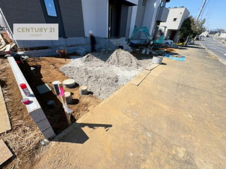 ���ԏ�@���ԃX�y�[�X��2�䕪����܂��I�Z�J���h�J�[�͂������A�o�C�N�⎩�]�ԂȂǂ��u���ꏊ�ɍ���܂���B�y���n�̔���J�Ò��z