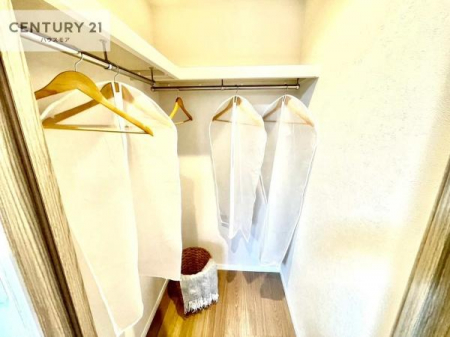 ���[�@�E�H�[�N�C���N���[�[�b�g�t���ł��B��������̂��m���Ȃǂ����[���Ă��������ł��ˁI���ɂ���@�������ȂǋG�ߕ��̑傫�ȉƓd�����[�ł��܂��B