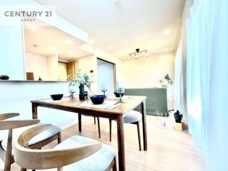 ���r���O�@�S�n�ǂ����r���O�͉Ƒ������R�ƏW�܂�܂��B�Ƒ��c�R�̎��Ԃ����������ł��B���Ƒ��ƁA����w�[���������Ԃ��߂��������ł��ˁB���邭�J���I�ȋ�Ԃł��B