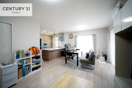 ���r���O�@�S�n�ǂ����r���O�͉Ƒ������R�ƏW�܂�܂��B�Ƒ��c�R�̎��Ԃ����������ł��B���Ƒ��ƁA����w�[���������Ԃ��߂��������ł��ˁB