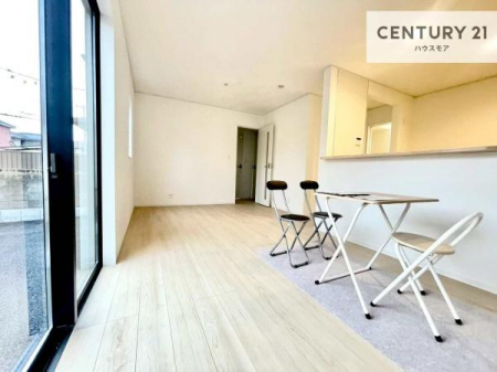 ���r���O�@�D�����z���܂肪���r���O����ł���ċ��S�n�̗ǂ���Ԃ����o���Ă���܂��I
���났�̎��Ԃ��߂����܂��I