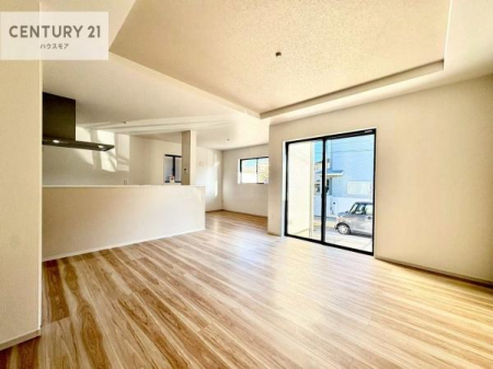 ���r���O�@�傫�ȑ����炽���Ղ�̍̌���������郊�r���O�͖��邭�J���������Ԃł��I