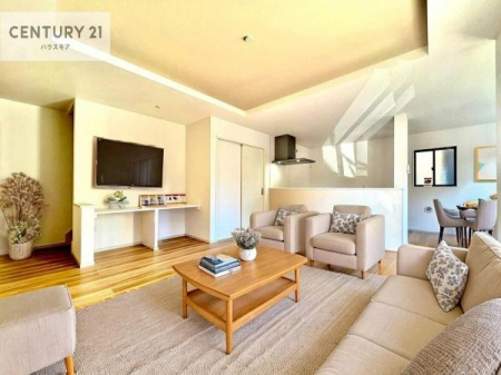 ���r���O�@�Ƌ��CG�p�[�X�ł��B�S�n�ǂ����r���O�͉Ƒ������R�ƏW�܂�܂��B�Ƒ��c�R�̎��Ԃ����������ł��B���Ƒ��ƁA����w�[���������Ԃ��߂��������ł��ˁB