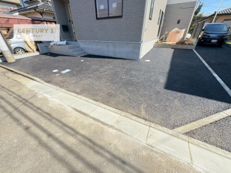 ���ԏ�@���ԃX�y�[�X��2�䕪����܂��I�Z�J���h�J�[�͂������A�o�C�N�⎩�]�ԂȂǂ��u���ꏊ�ɍ���܂���B