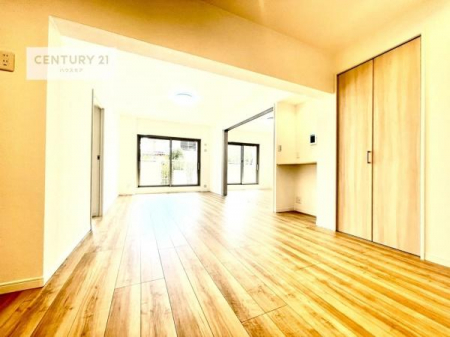 ���r���O�@�傫�ȑ����炽���Ղ�̗z���������閾�邢���r���O�B�J�����̂��郊�r���O�ŉƑ��c���̂��났�̎��Ԃ��߂����܂��I�����w�\�ł��I���񌻒n�ŗz������Ȃǂ��̊����������܂��I