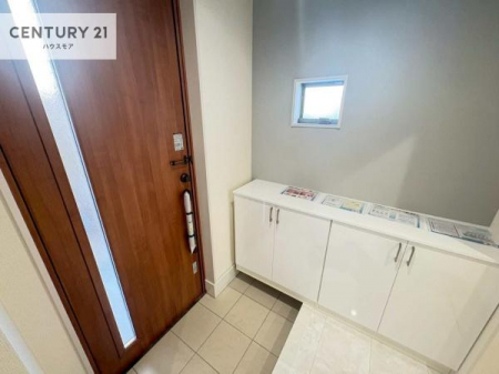 ���ց@���ւ̃V���[�Y�{�b�N�X�́A���[�͗ǍD�ŌC���������萮���ł��邾���łȂ��A�㕔������I�Ƃ��Ċ��p�\�B���C�ɓ���̏�����O���[����u���΁A���q���}���邨�����ȋ�ԂɎd�オ��܂��I