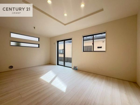 ���r���O�@�傫�ȑ����炽���Ղ�̗z���������閾�邢���r���O�B�J�����̂��郊�r���O�ŉƑ��c���̂��났�̎��Ԃ��߂����܂��I