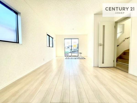 ���r���O�@�D�����z���܂肪���r���O����ł���ċ��S�n�̗ǂ���Ԃ����o���Ă���܂��I
���났�̎��Ԃ��߂����܂��I