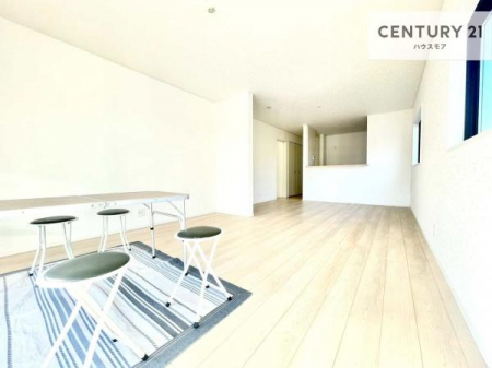 ���r���O�@�S�n�ǂ����r���O�͉Ƒ������R�ƏW�܂�܂��B�Ƒ��c�R�̎��Ԃ����������ł��B���Ƒ��ƁA����w�[���������Ԃ��߂��������ł��ˁB