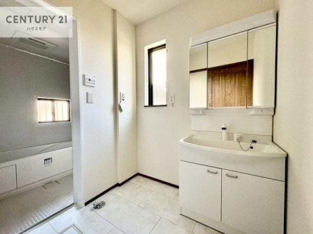 ���ʑ�E���ʏ��@�O�ʋ��d�l�̐��ʏ��́A�g�����Ȃ݂����₷������I���͎��[�ɂȂ��Ă��܂��B�h���C���[�₨���ϓ����Еt������̂Ő��ʑ������X�b�L���ƌ����邱�Ƃ��o���܂��I