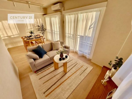 ���r���O�@�D�����z���܂肪���r���O����ł���ċ��S�n�̗ǂ���Ԃ����o���Ă���܂��I
���났�̎��Ԃ��߂����܂��I