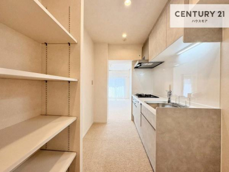 �L�b�`���@��Ƃ肠�钲���X�y�[�X�ō�Ƃ����₷�����K�ȃL�b�`���ł��I
���q�l�ƈꏏ�ɂ��َq������y���߂�L�X�X�y�[�X�ł��B�y�����������ԂɂȂ肻���ł��ˁI