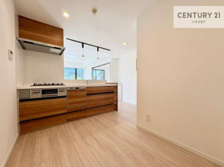 �L�b�`���@��Ƃ肠�钲���X�y�[�X�ō�Ƃ����₷�����K�ȃL�b�`���ł��I
���q�l�ƈꏏ�ɂ��َq������y���߂�L�X�X�y�[�X�ł��B�y�����������ԂɂȂ肻���ł��ˁI