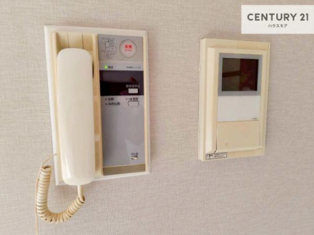 ���̑��@TV���j�^�[�t�C���^�[�t�H���������B���K�҂̊���m�F���Ă���Ή��ł��邽�߁A�h�Ɩʂɂ��z�����ꂽ���S�̐ݔ��ł��B